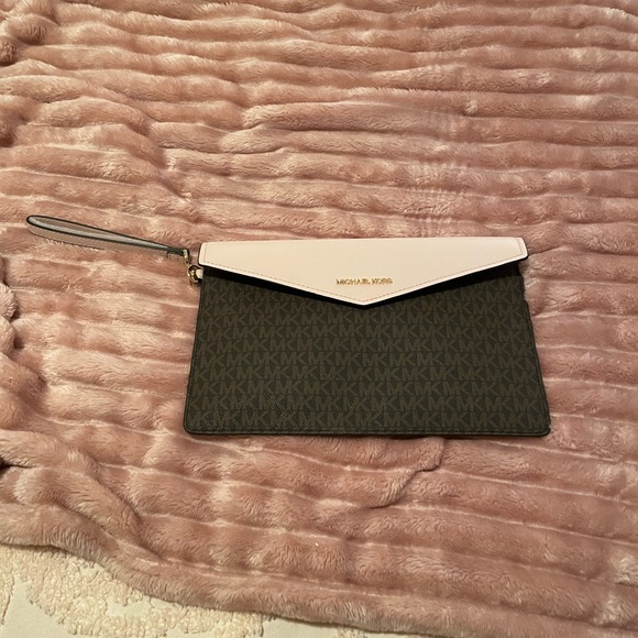 Michael Kors Jet Set Signature Clutch new without tags - Picture 6 of 8